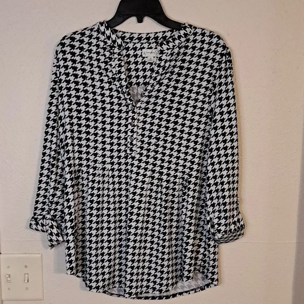 Wonderly long sleeve blouse size medium